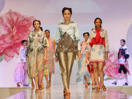 Makarizo T1 Techno Nature, Supports Hairdo Lasalle College Celebration 2015